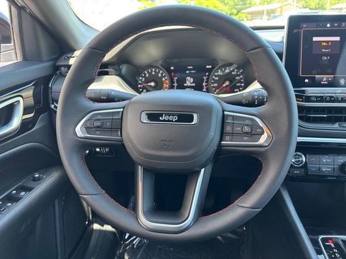 Used 2025 Jeep Compass Trailhawk AWD/4WD image 16