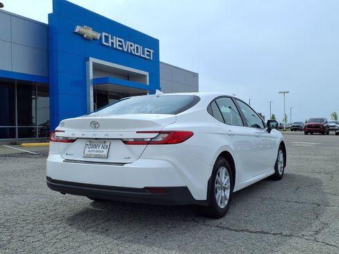 Used 2025 Toyota Camry LE w/ Convenience Package FWD image 2