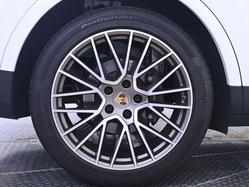 Certified 2023 Porsche Cayenne Platinum Edition AWD/4WD image 13