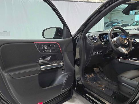 Certified 2025 Mercedes-Benz GLB 250 4MATIC image 19