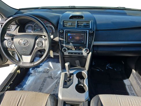Used 2012 Toyota Camry L image 9