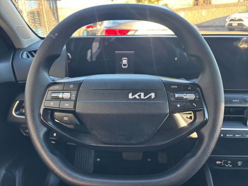 Used 2025 Kia K4 LXS image 28