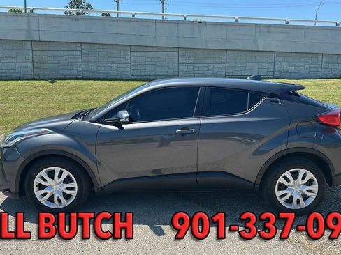 Used 2021 Toyota C-HR LE FWD image 1