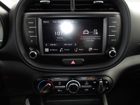 Used 2023 Kia Soul LX w/ LX Technology Package FWD image 13