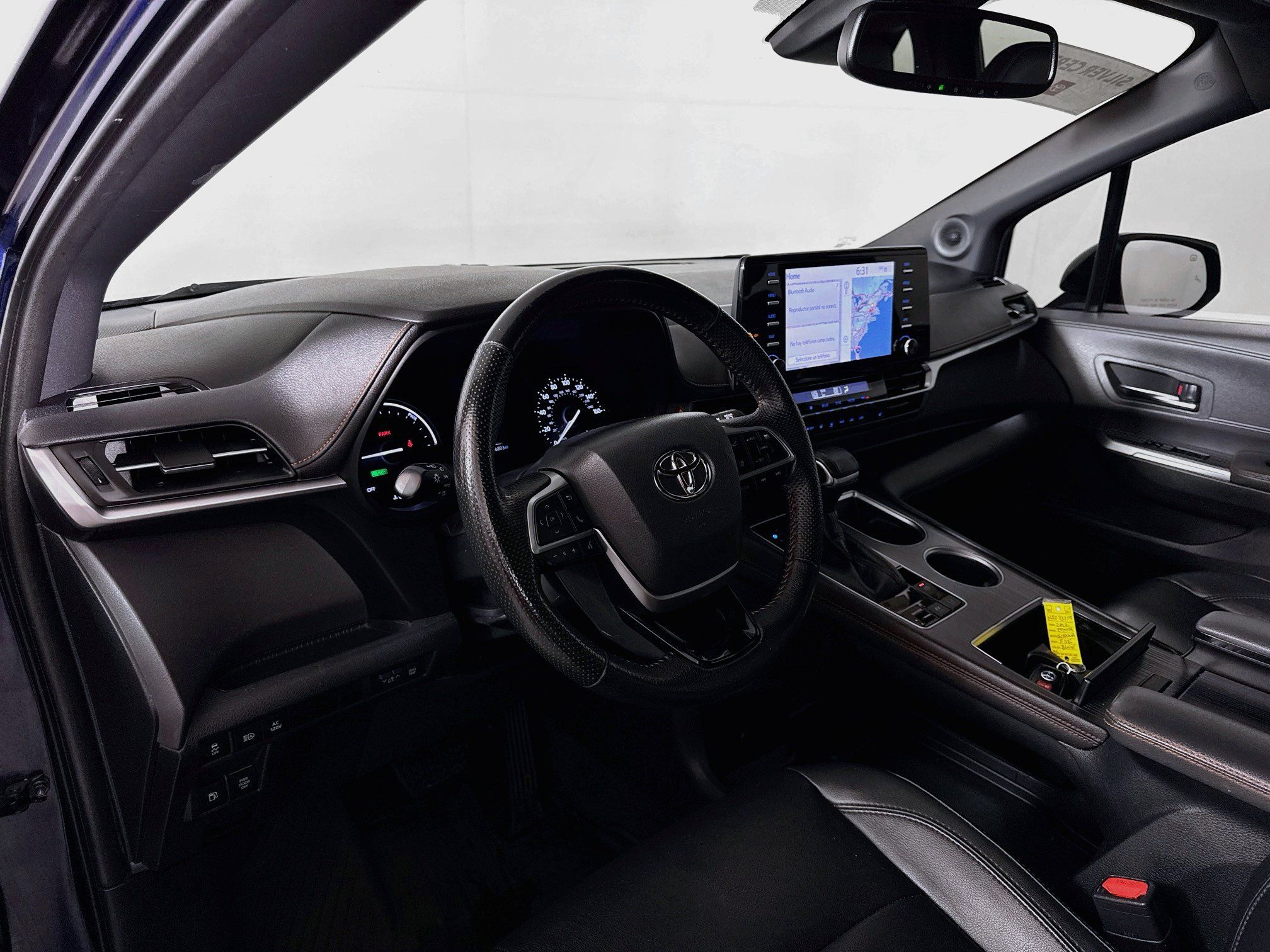 Used 2022 Toyota Sienna XSE w/ XSE Plus Package AWD/4WD image 9