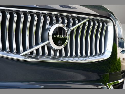 Certified 2024 Volvo XC90 B6 Ultimate w/ Protection Package Premier AWD/4WD image 10