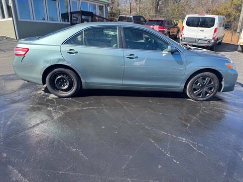 Used 2011 Toyota Camry LE image 7