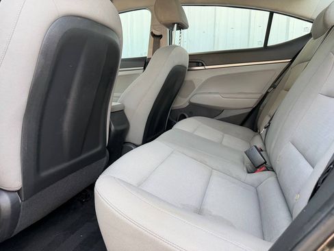 Used 2018 Hyundai Elantra SE FWD image 22