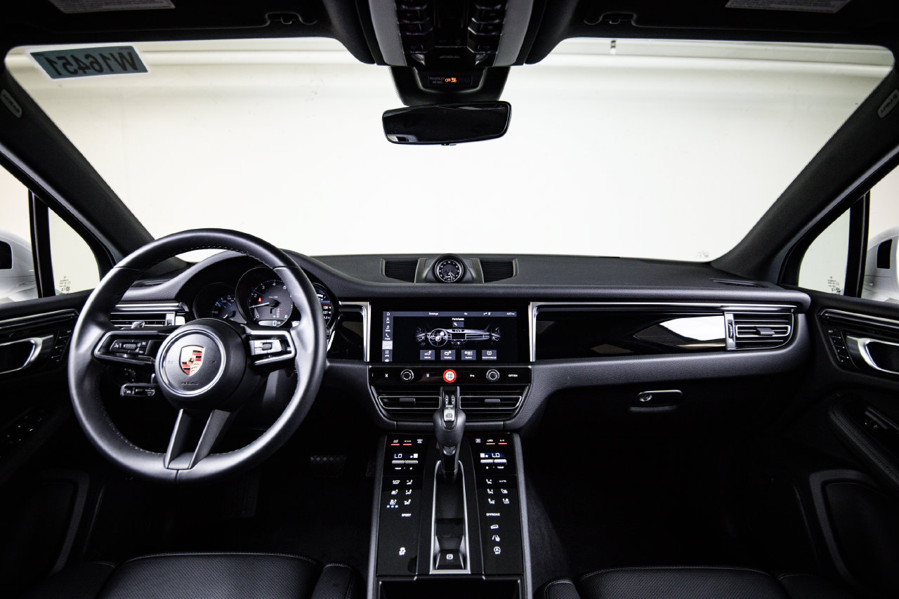 Certified 2026 Porsche Macan AWD/4WD image 25
