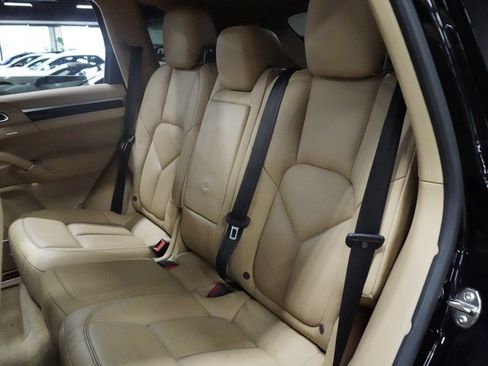 Used 2017 Porsche Cayenne Platinum Edition AWD/4WD image 24