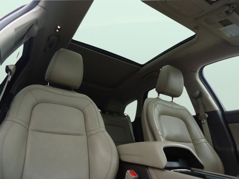 Used 2022 Lincoln Corsair AWD w/ Premium Package image 27