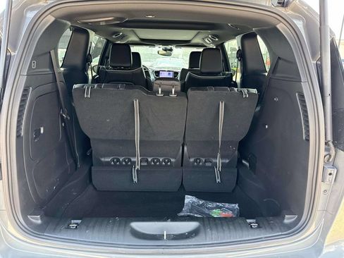 Used 2023 Chrysler Pacifica Limited w/ S Appearance Package FWD image 8