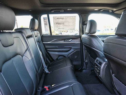 New 2025 Jeep Grand Cherokee Limited image 22