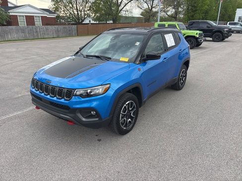 Used 2025 Jeep Compass Trailhawk AWD/4WD image 1