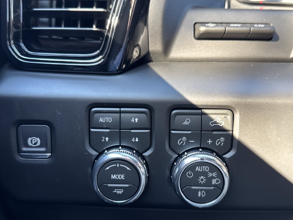 New 2026 GMC Sierra 1500 AT4 w/ AT4 Premium Package AWD/4WD image 38