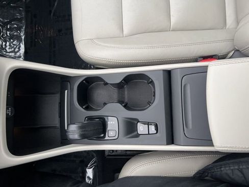 Used 2019 Volvo XC40 T5 Momentum image 36