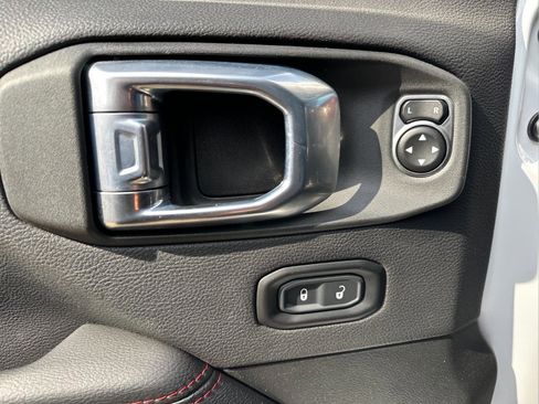 Used 2021 Jeep Gladiator Rubicon AWD/4WD image 17