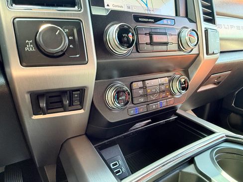 Used 2019 Ford F350 Platinum w/ FX4 Off-Road Package AWD/4WD image 30