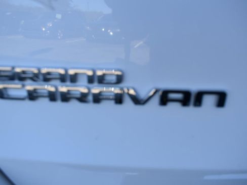 Used 2018 Dodge Grand Caravan SXT image 43