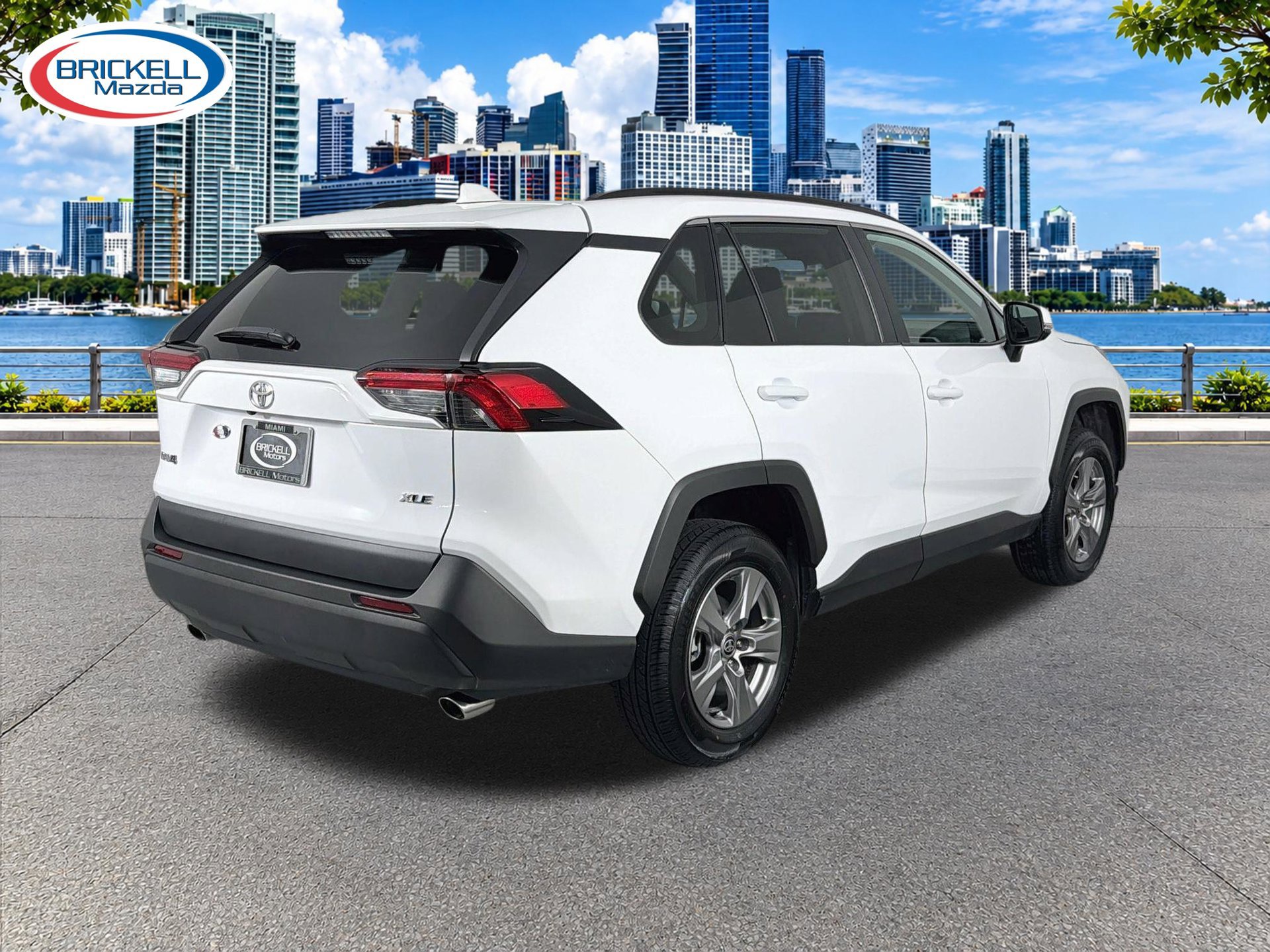 Used 2025 Toyota RAV4 XLE FWD image 4