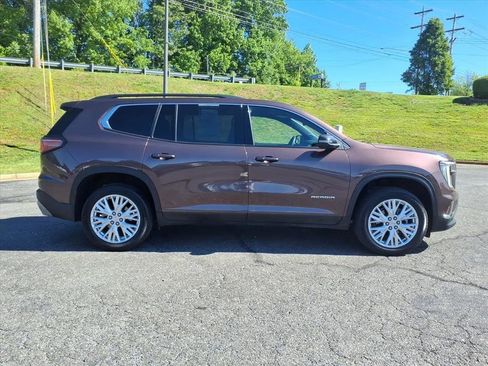 Used 2024 GMC Acadia Elevation w/ Luxury Package AWD/4WD image 2