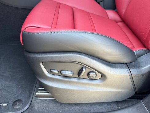 Used 2026 Porsche Cayenne E-Hybrid AWD/4WD image 14