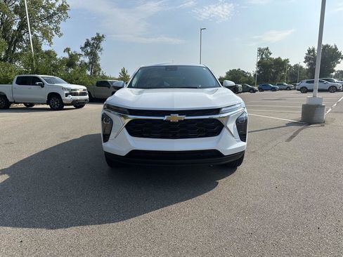 Used 2024 Chevrolet Trax LS w/ LS Convenience Package FWD image 8