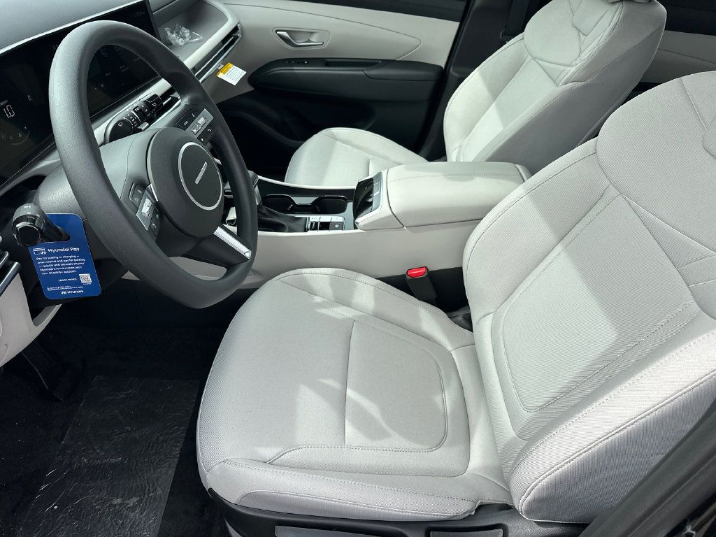Certified 2026 Hyundai Tucson SE FWD image 9
