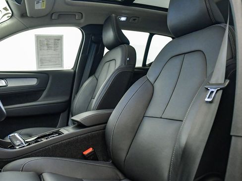 Certified 2025 Volvo XC40 B5 Plus w/ Climate Package image 20