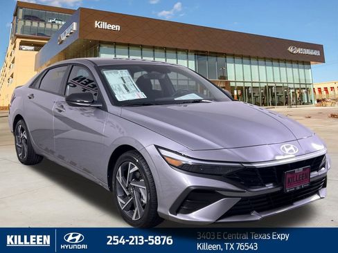 Used 2025 Hyundai Elantra Sport image 11