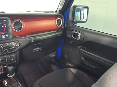 Used 2023 Jeep Wrangler Rubicon w/ Cold Weather Group image 19