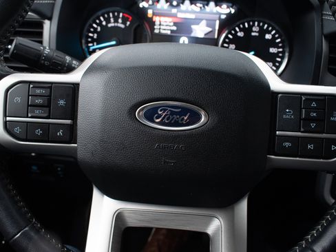 Used 2024 Ford Expedition XLT image 39