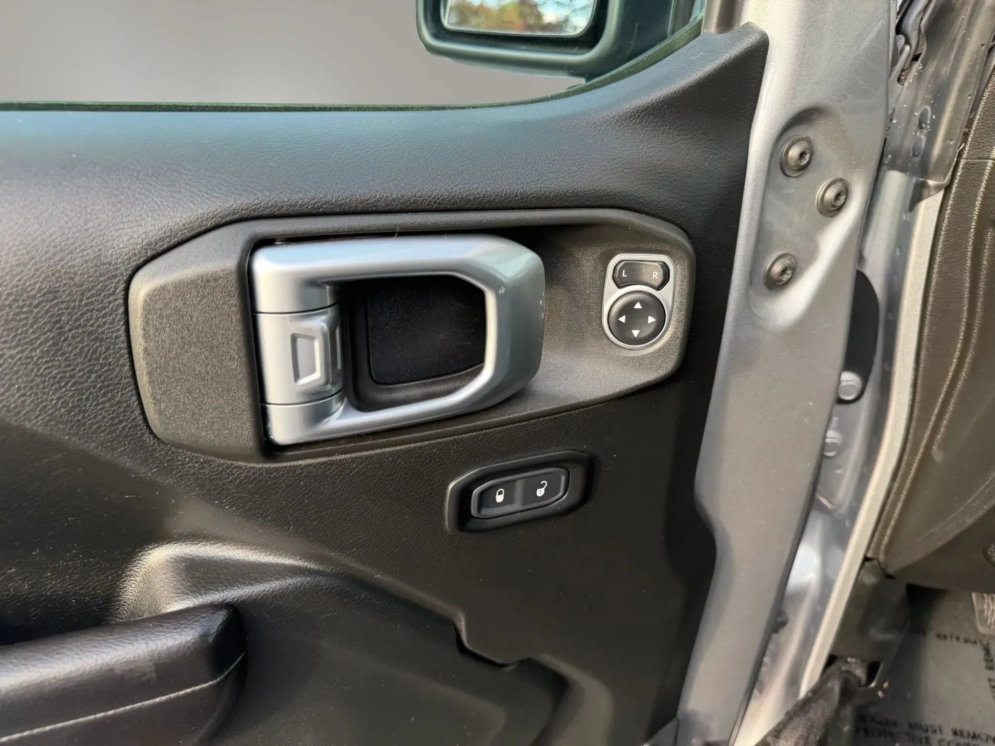 Used 2019 Jeep Wrangler Sport AWD/4WD image 13