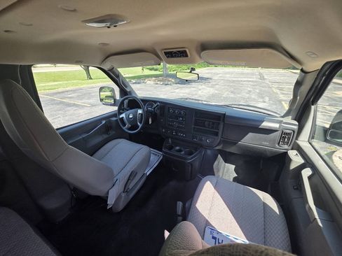 Used 2017 Chevrolet Express 3500 LT w/ LT Preferred Equipment Group RWD image 13