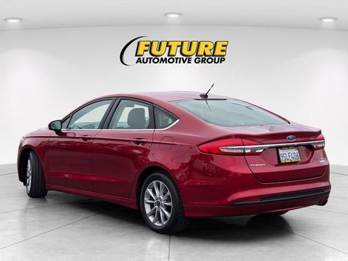 Used 2017 Ford Fusion SE w/ Fusion SE Technology Package FWD image 7