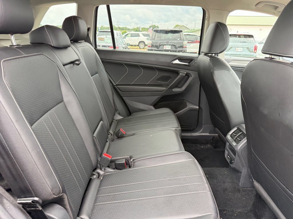 Used 2023 Volkswagen Tiguan SE AWD/4WD image 34