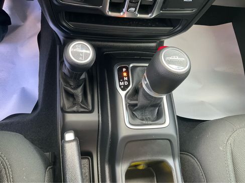 Used 2021 Jeep Gladiator Sport AWD/4WD image 17