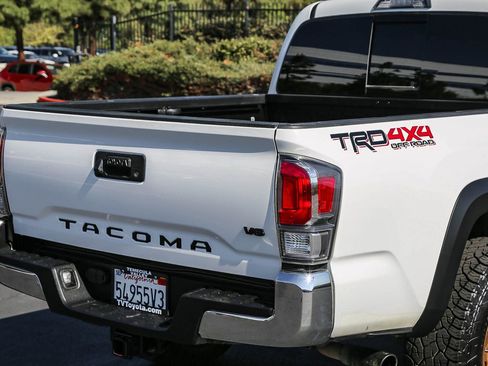 Used 2023 Toyota Tacoma TRD Off-Road w/ Black Out Package (TMS) AWD/4WD image 8
