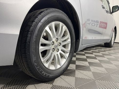 Used 2013 Toyota Sienna XLE image 21