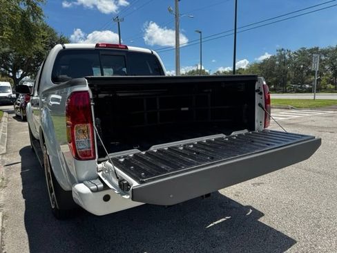 Used 2020 Nissan Frontier SV w/ Midnight Edition Floor Mats RWD image 18