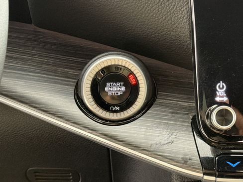 Used 2024 Jeep Wagoneer L Series II w/ Flexible Seating Group RWD image 18