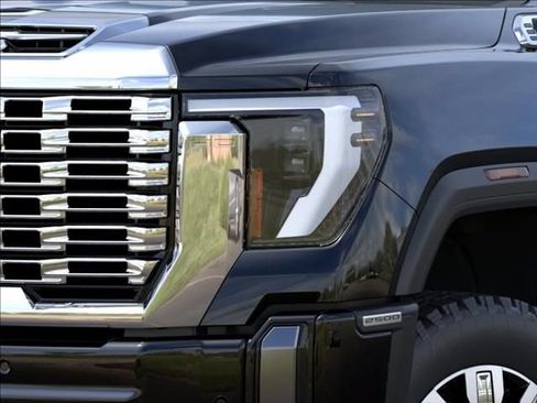 New 2026 GMC Sierra 2500 Denali w/ Denali Reserve Package AWD/4WD image 10