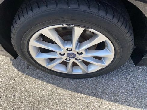 Used 2017 Ford Fusion SE FWD image 29