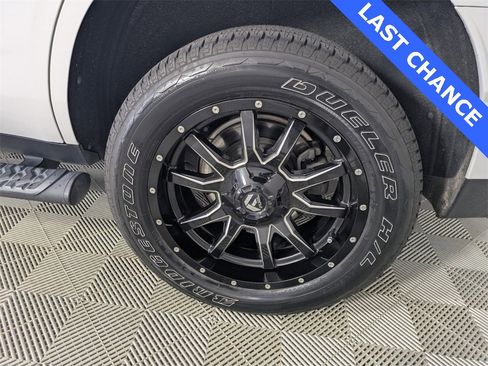 Used 2021 Chevrolet Tahoe Z71 image 18