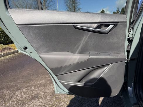 Used 2025 Kia Niro EX image 29