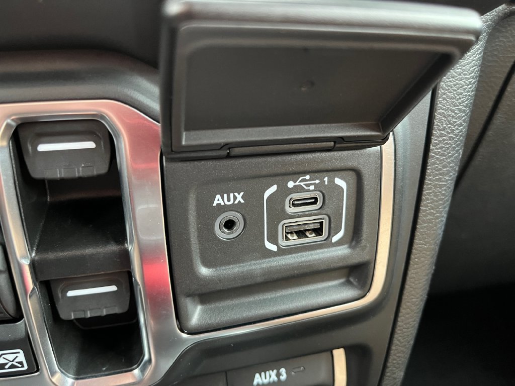 Used 2022 Jeep Wrangler Unlimited Sahara w/ Cold Weather Group AWD/4WD image 22