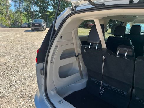 Used 2023 Chrysler Pacifica Touring-L FWD image 12