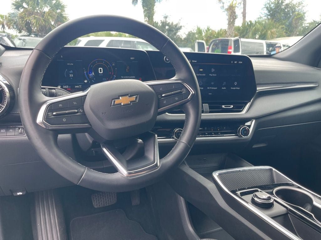 Used 2026 Chevrolet Equinox LT AWD/4WD image 14