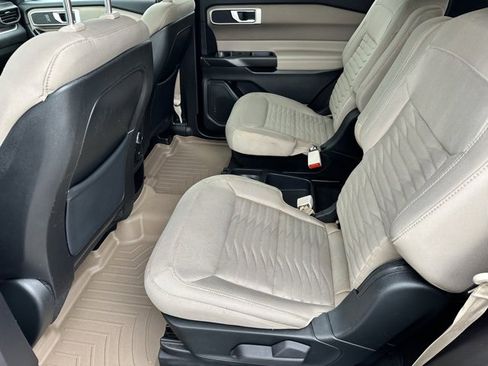 Used 2020 Ford Explorer XLT image 7