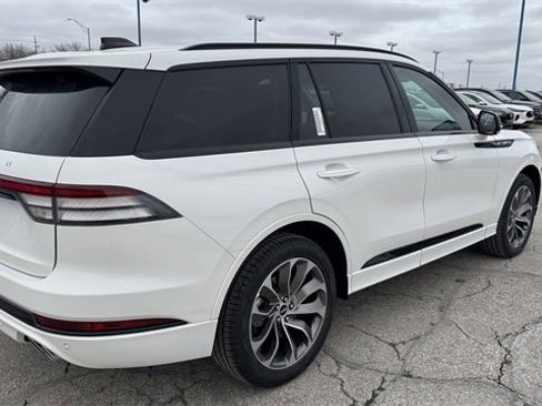 New 2026 Lincoln Aviator AWD w/ Jet Appearance Package image 8